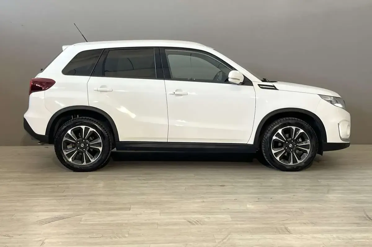 Usata Suzuki Vitara 129 CV (94 kW) 2023 Bianco SUV