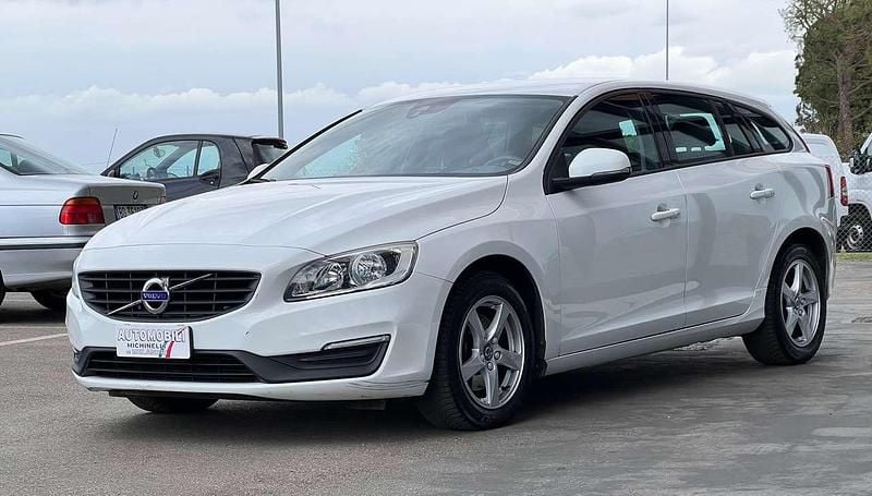 Usata Volvo V60 120 CV (88 kW) 2016 Bianco Station wagon