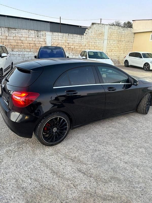 Usata Mercedes A180 Premium 108 CV (79 kW) 2016 Nero Berlina