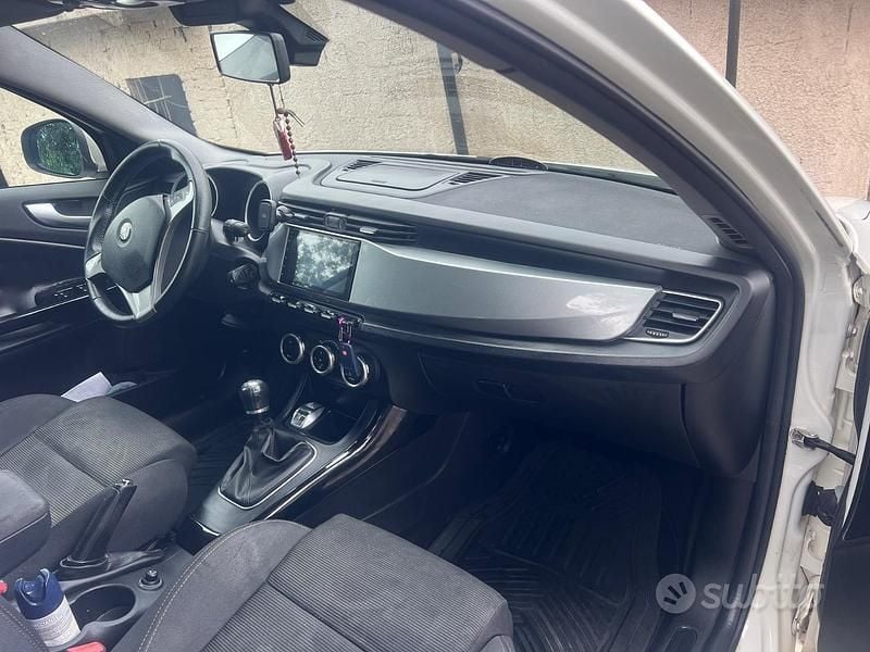 Usata Alfa Romeo Giulietta 120 CV (88 kW) 2011 Bianco Utilitaria