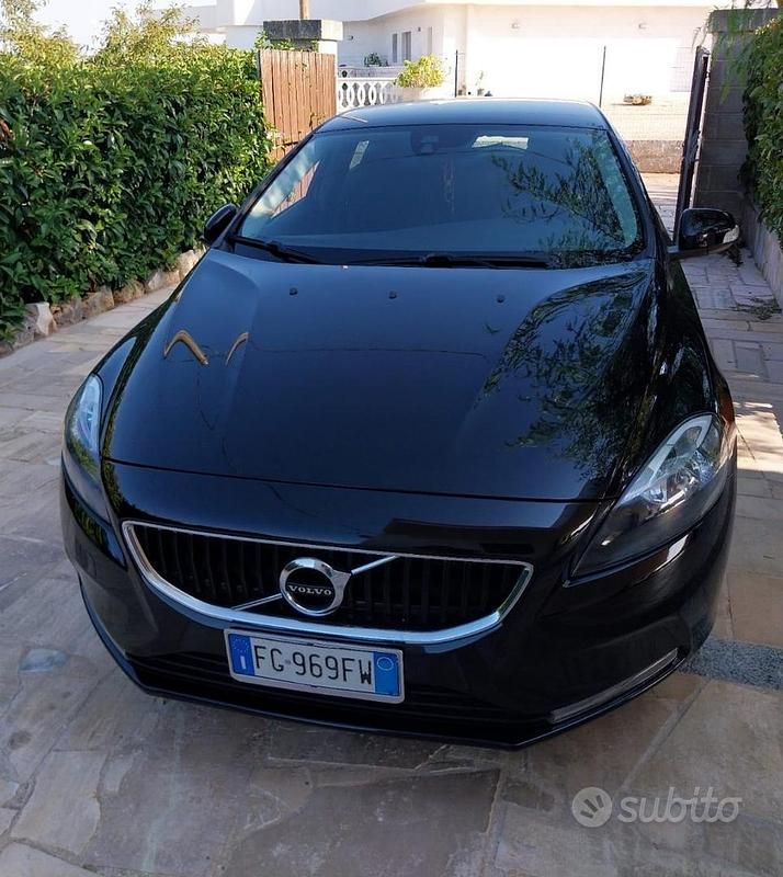 Usata Volvo V40 150 CV (110 kW) 2016 Nero Station wagon