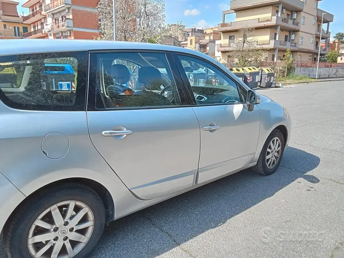 Usata Renault Scenic E-Tech 130 CV (95 kW) 2010 Grigio Monovolume