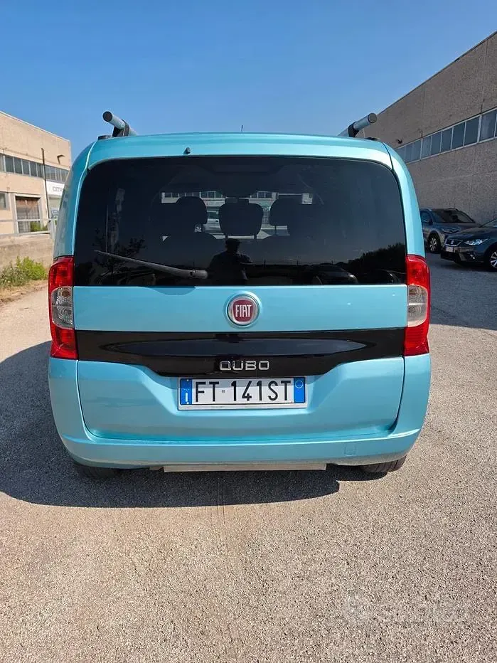 Usata Fiat Punto Lounge 70 CV (51 kW) 2019 Blu Berlina
