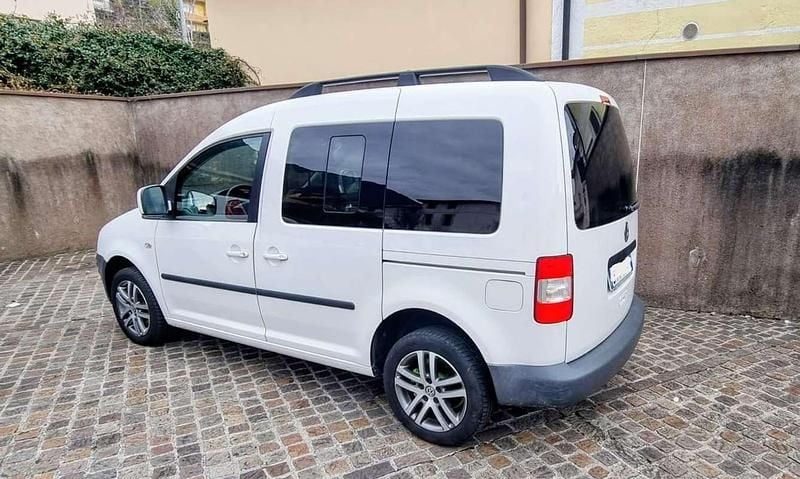 Bianco Usata 2009 VW Caddy Monovolume | 7500 € (Molto cara) - Immagine 1/4