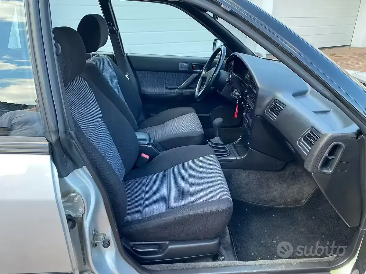 Usata Subaru Legacy 200 CV (147 kW) 1994 Grigio Berlina