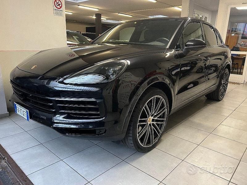 Usata Porsche Cayenne 340 CV (250 kW) 2019 Nero metallizzato SUV