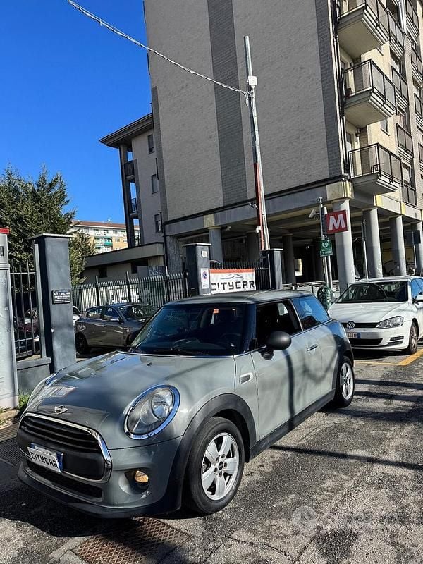 Usata Mini ONE 75 CV (55 kW) 2017 Grigio Utilitaria