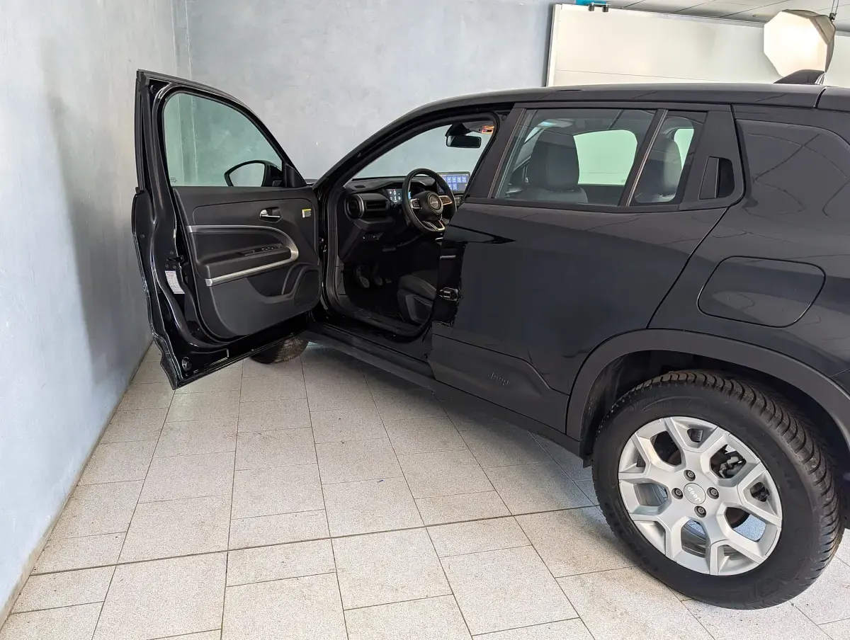 Usata Jeep Avenger Altitude 101 CV (74 kW) 2024 Nero SUV