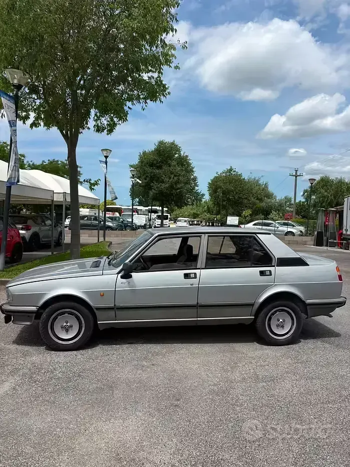 Usata Alfa Romeo Giulietta Ti 129 CV (94 kW) 1982 Grigio Berlina