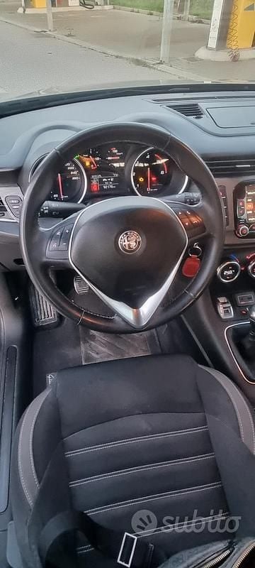 Usata Alfa Romeo Giulietta Ti 120 CV (88 kW) 2021 Grigio Berlina