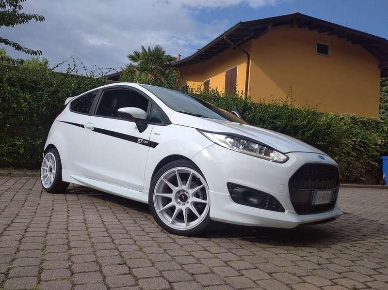 Usata Ford Fiesta ST-Line 101 CV (74 kW) 2017 Bianco Berlina