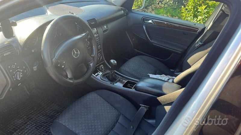 Usata Mercedes C220 150 CV (110 kW) 2005 Grigio Berlina