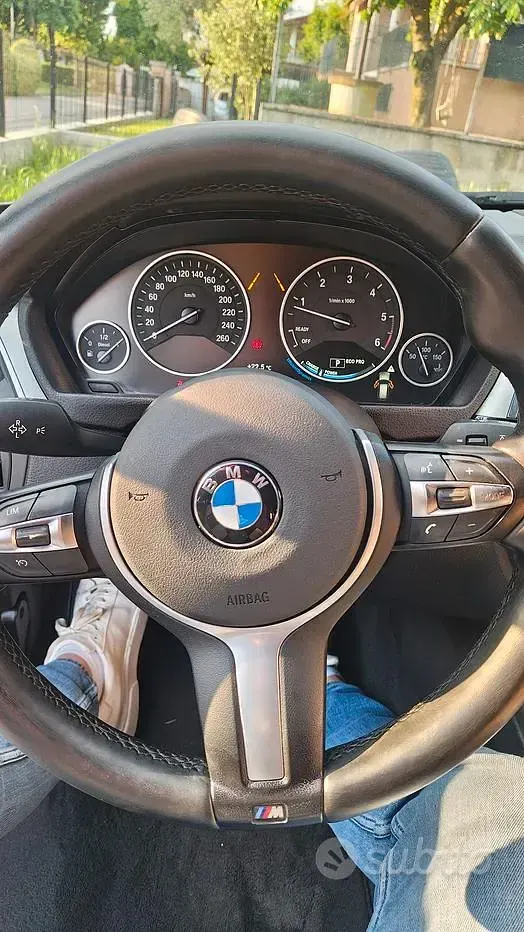 Usata BMW 318 Efficient Dynamics 150 CV (110 kW) 2018 Nero Station wagon