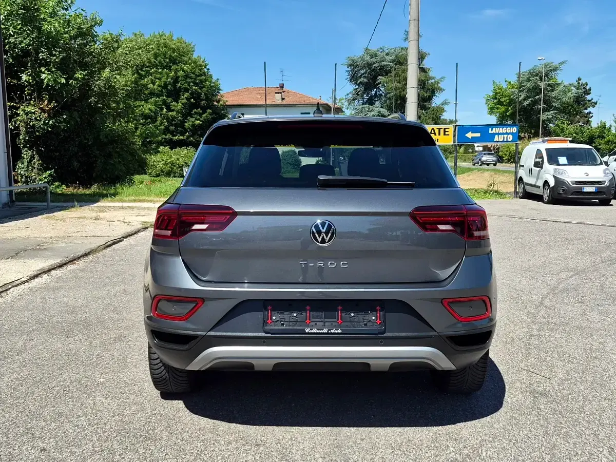 Usata VW T-Roc Life 110 CV (80 kW) 2022 Indium grey metallizzato SUV