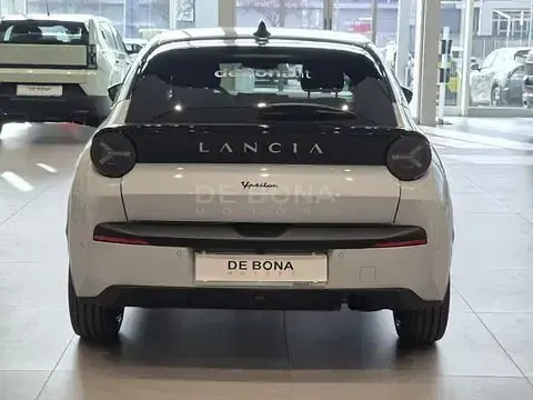 Nuova Lancia Ypsilon 101 CV (74 kW) 2026 Bianco Utilitaria