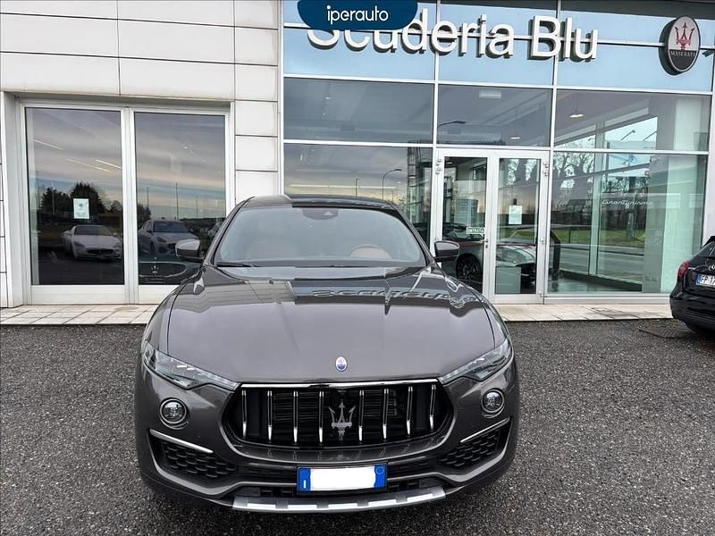 Usata Maserati Levante GranLusso 250 CV (183 kW) 2021 Grigio metallizzato SUV