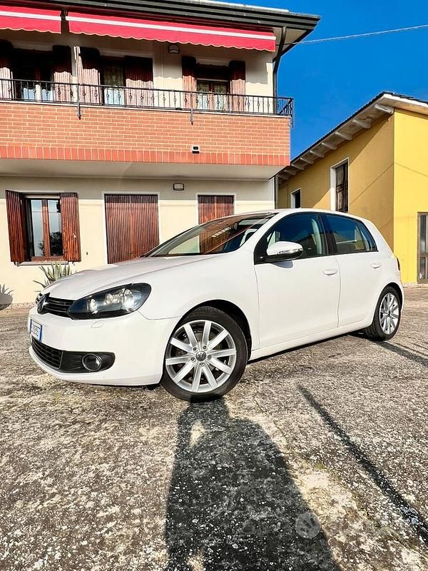 Usata VW Golf VI 105 CV (77 kW) 2011 Bianco Utilitaria