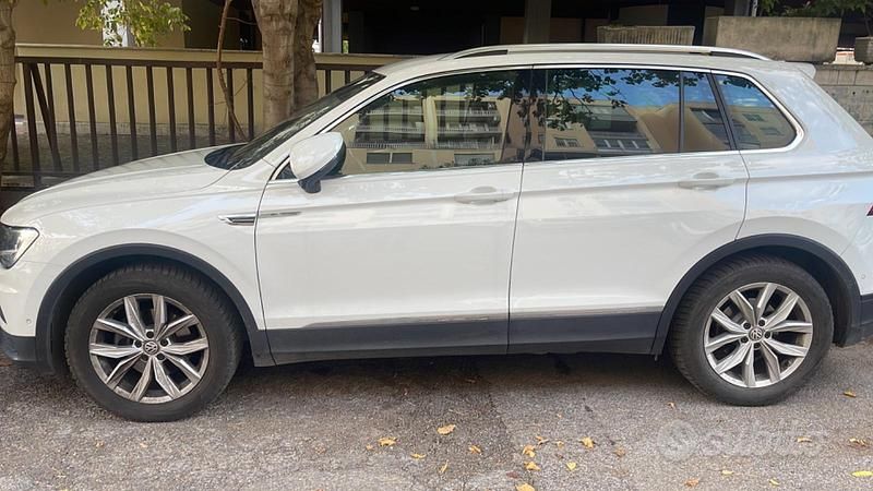 Bianco Usata 2017 VW Tiguan Business SUV | 20.000 € (Buon prezzo) - Immagine 1/4