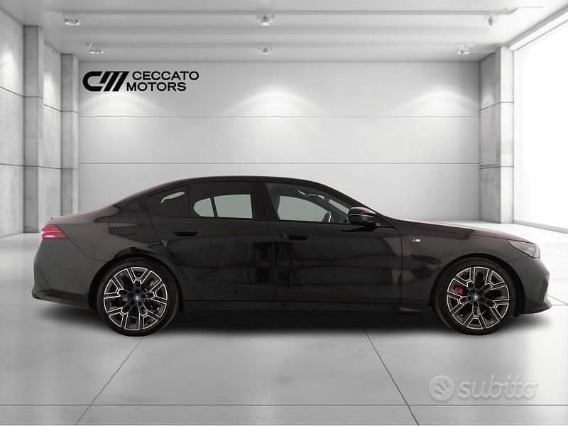 Usata BMW i5 Sport Line 442 kW (601 CV) 2024 Nero Berlina