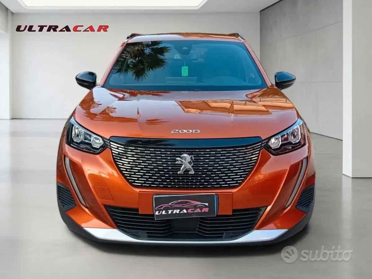 Usata Peugeot 2008 Allure 131 CV (96 kW) 2023 Arancione SUV