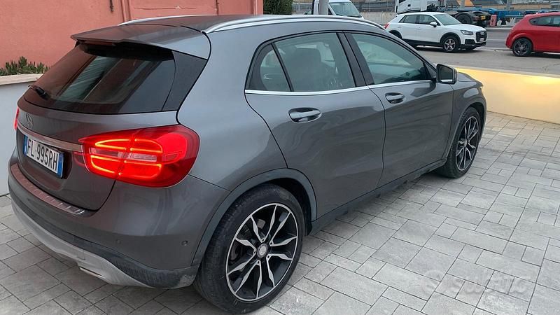 Usata Mercedes GLA180 2016 Grigio SUV