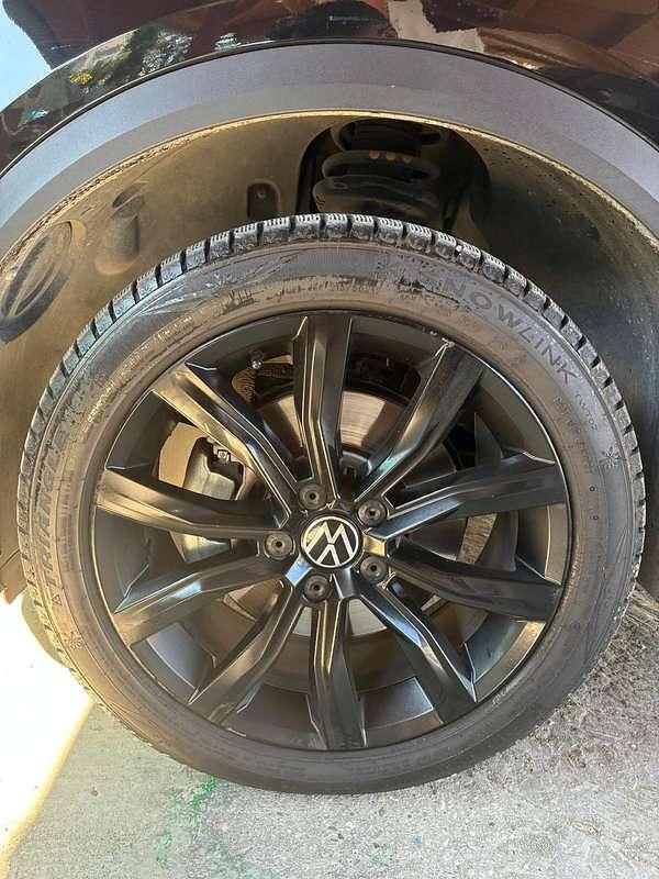 Usata VW T-Roc R-line 150 CV (110 kW) 2022 Nero SUV