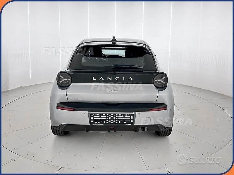 Usata Lancia Ypsilon 110 CV (80 kW) 2025 Grigio Utilitaria
