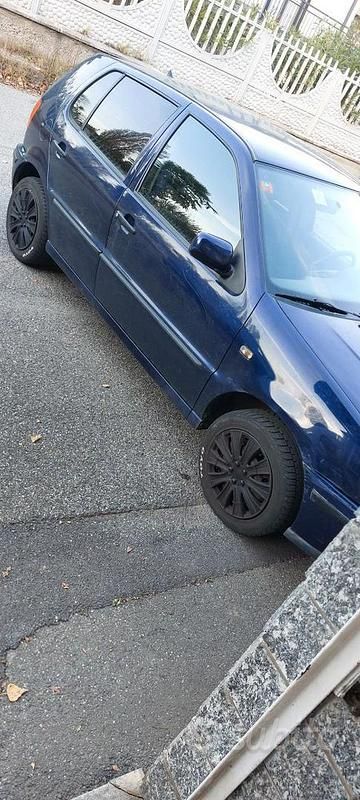 Usata VW Polo Comfortline 60 CV (44 kW) 1999 Blu Utilitaria