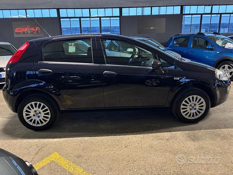 Usata Fiat Punto Street 77 CV (56 kW) 2016 Blu Berlina