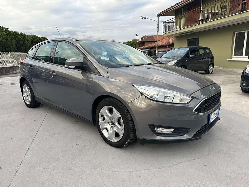 Usata Ford Focus 95 CV (69 kW) 2015 Grigio Berlina
