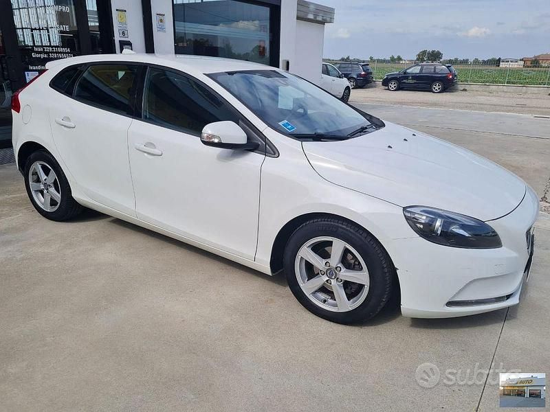 Usata Volvo V40 R-Design 116 CV (85 kW) 2014 Bianco Station wagon