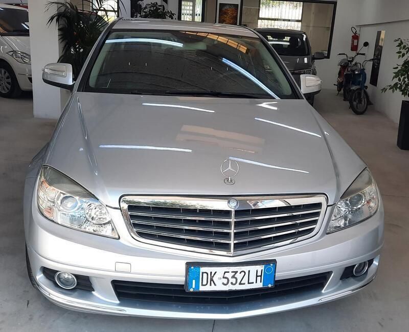 Grigio Usata 2007 Mercedes C200 Avantgarde Tre volumi | 8500 € (Buon prezzo) - Immagine 1/4