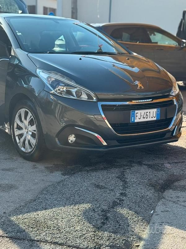 Usata Peugeot 208 Allure 75 CV (55 kW) 2017 Grigio Utilitaria