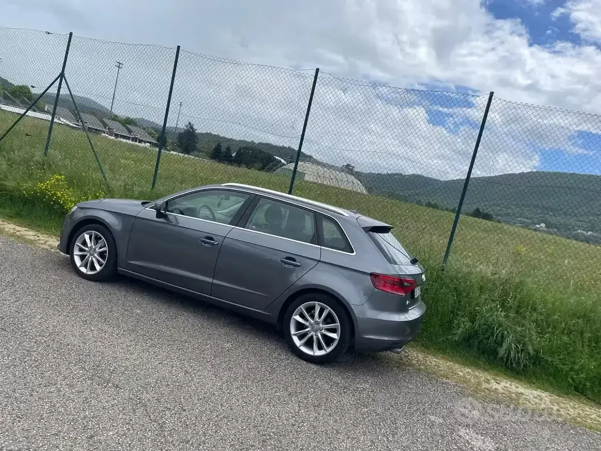 Usata Audi A3 Sportback Ambition 105 CV (77 kW) 2014 Grigio Utilitaria