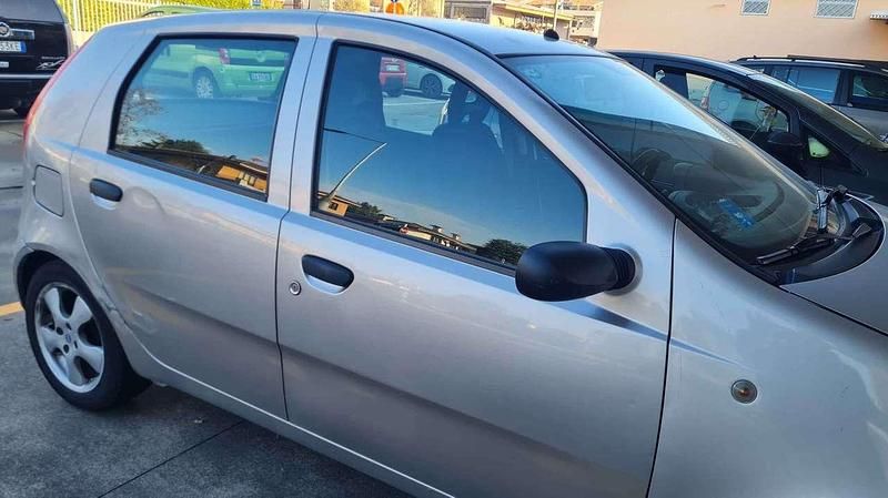 Usata Fiat Punto Dynamic 60 CV (44 kW) 2005 Grigio mercurio Berlina