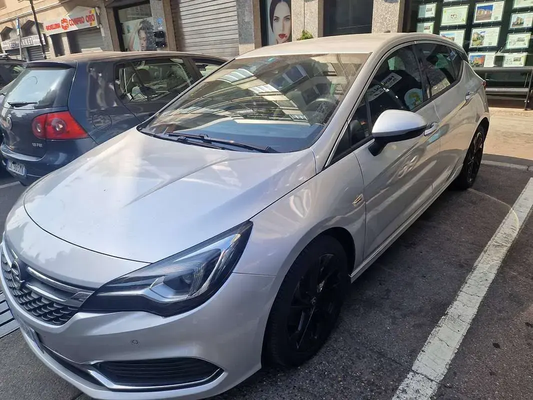 Usata Opel Astra Dynamic 136 CV (100 kW) 2018 Argento Berlina