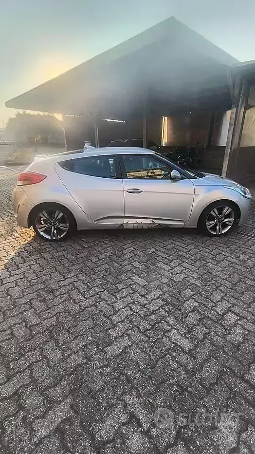 Usata Hyundai Veloster 140 CV (102 kW) 2011 Grigio Utilitaria