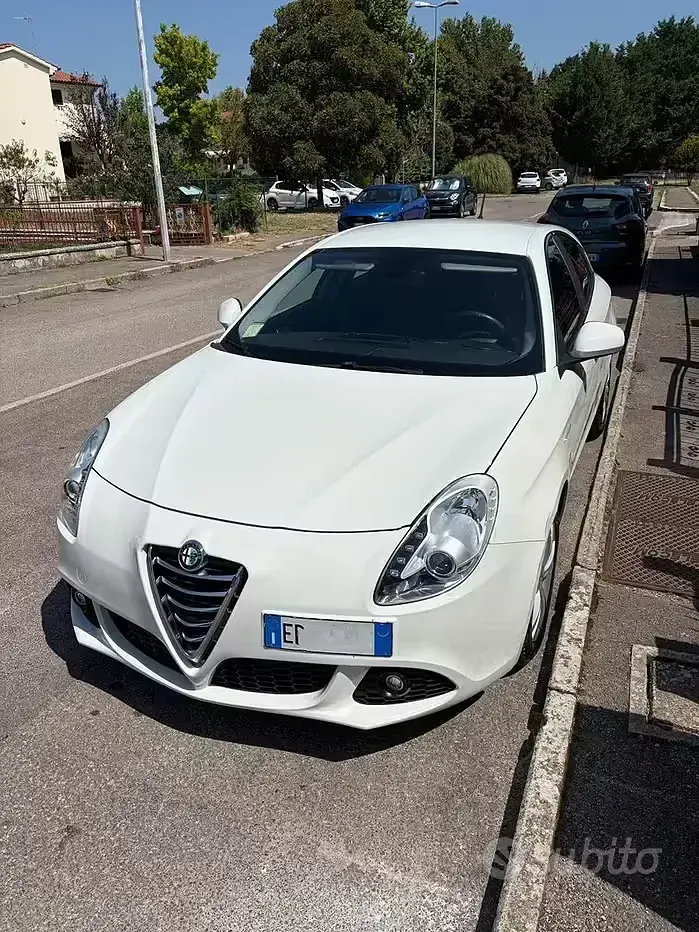 Usata Alfa Romeo Giulietta 105 CV (77 kW) 2013 Bianco Utilitaria
