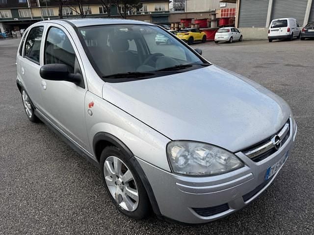 Usata Opel Corsa 69 CV (50 kW) 2005 Grigio Utilitaria