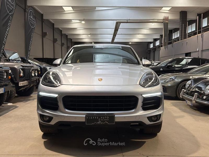 Usata Porsche Cayenne 385 CV (283 kW) 2015 Argento metallizzato SUV