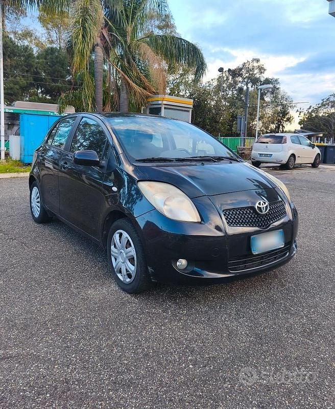 Usata Toyota Yaris 87 CV (63 kW) 2008 Nero Utilitaria