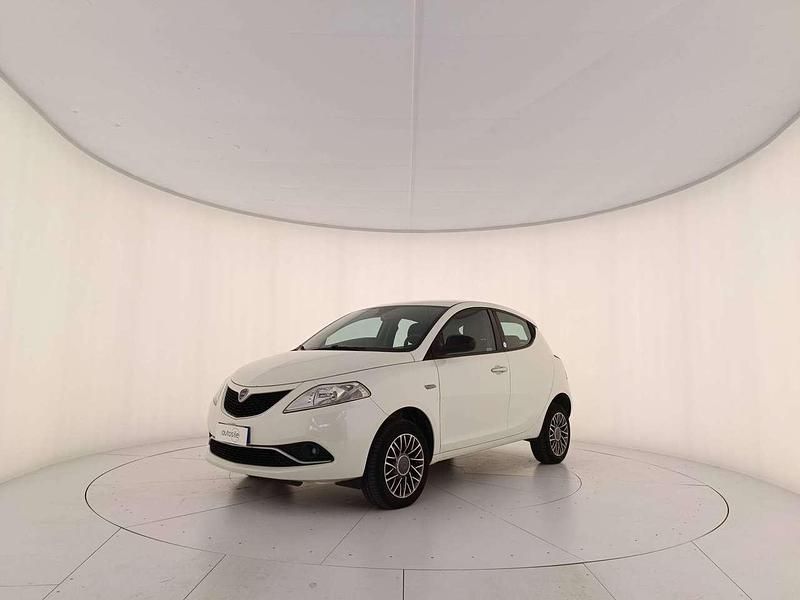 Bianco Usata 2017 Lancia Ypsilon Silver Due volumi | 7500 € (Buon prezzo) - Immagine 1/4