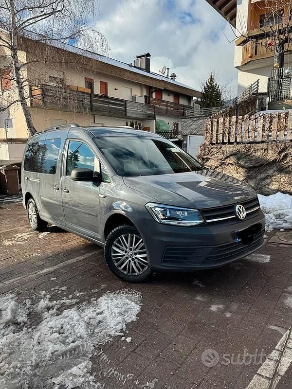 Usata VW Caddy Maxi 102 CV (75 kW) 2017 Grigio Monovolume
