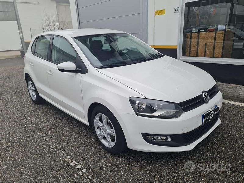 Bianco Usata 2011 VW Polo Comfortline Tre volumi | 3700 € (Super prezzo) - Immagine 1/4