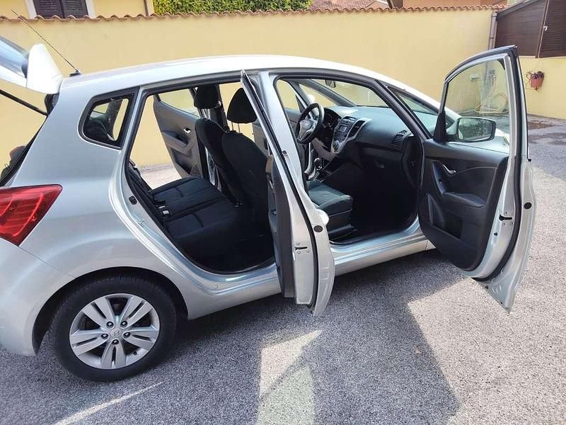 Usata Hyundai ix20 Comfort 90 CV (66 kW) 2011 Argento Utilitaria