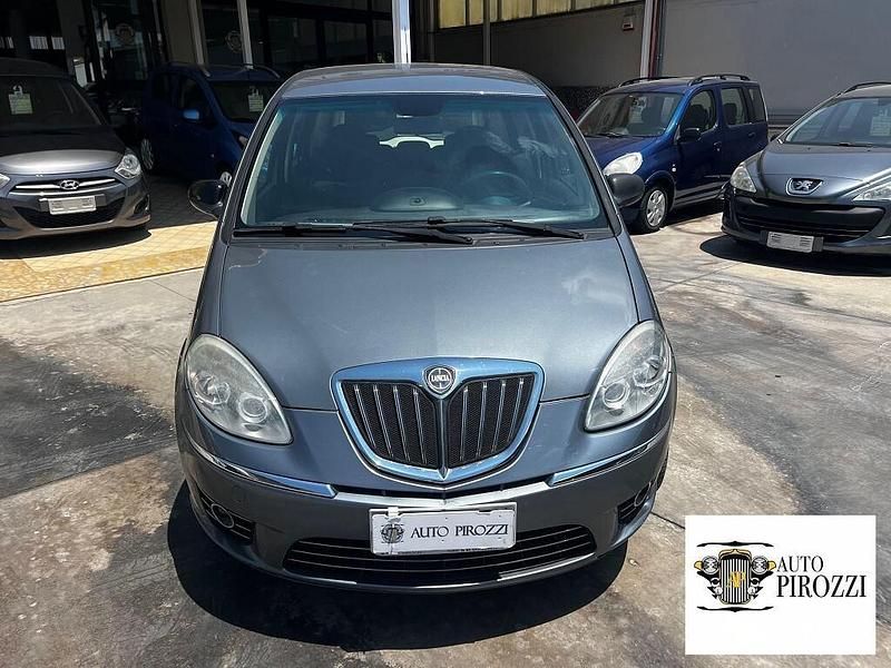 Usata Lancia Musa Gold 95 CV (69 kW) 2013 Grigio Monovolume