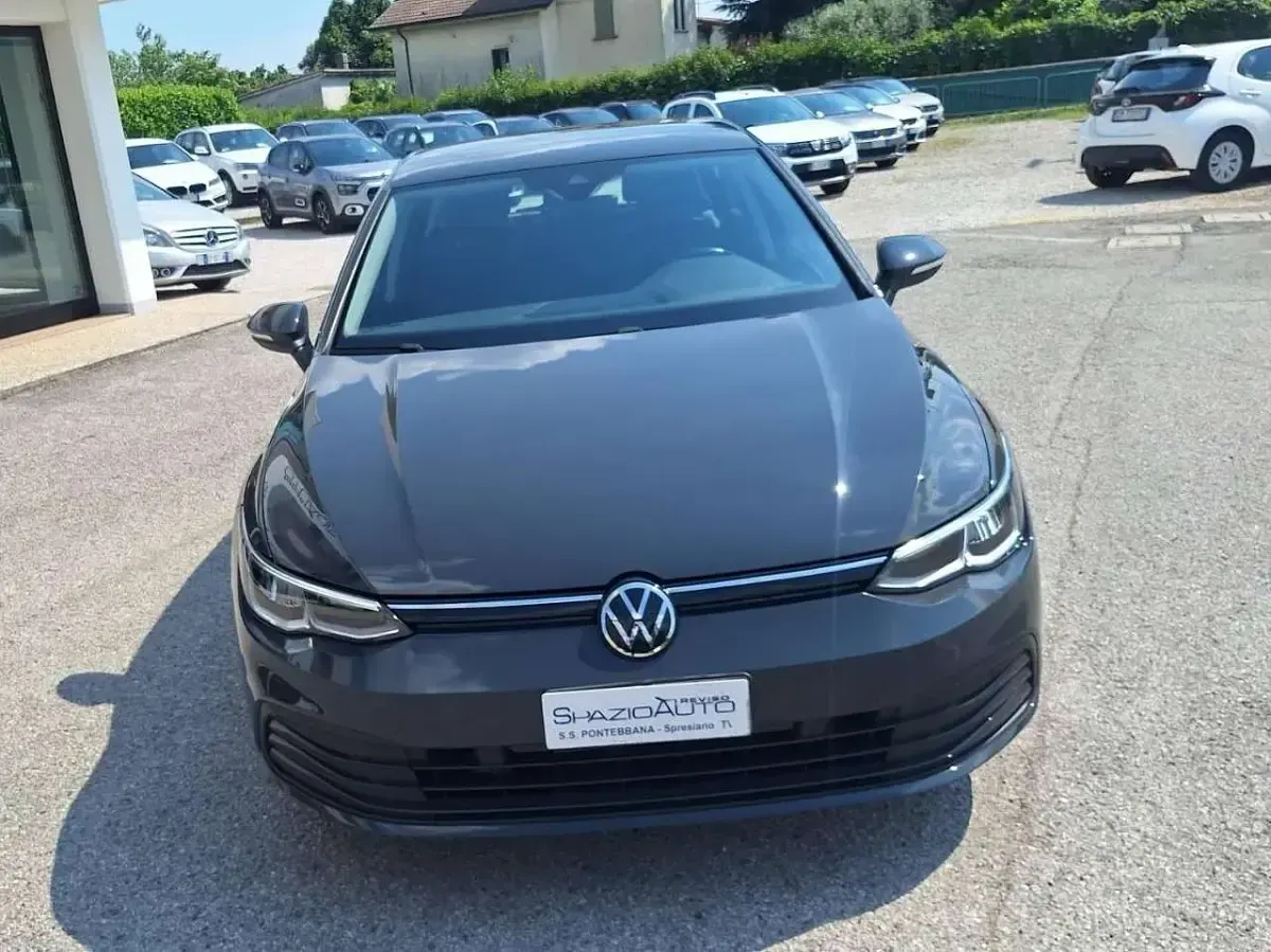 Usata VW Golf VIII Life 110 CV (80 kW) 2021 Grigio Berlina