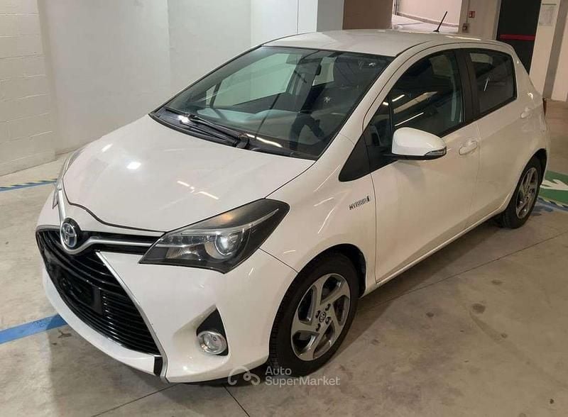 Usata Toyota Yaris Hybrid Active 75 CV (55 kW) 2015 Bianco SUV