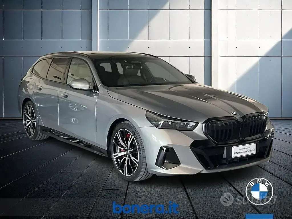 Usata BMW 540 M Sport 303 CV (222 kW) 2025 Grigio Station wagon