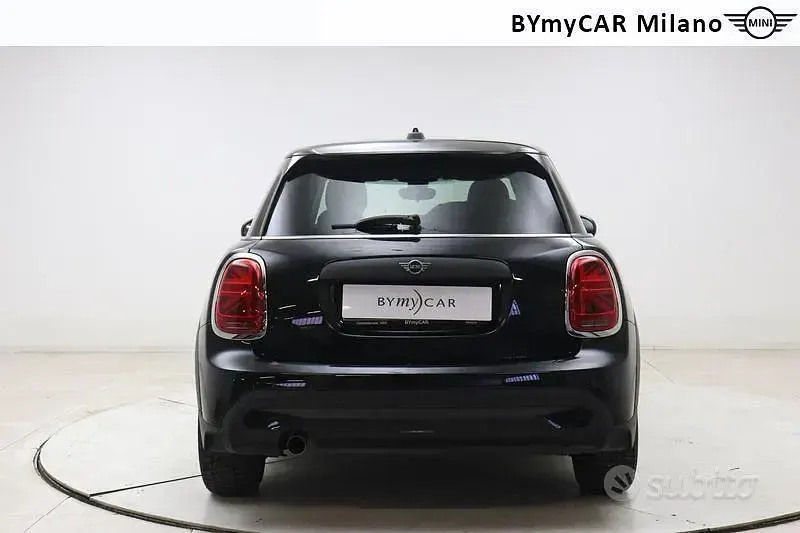 Begagnad Mini ONE Classic 75 HK (55 kW) 2022 Svart Halvkombi